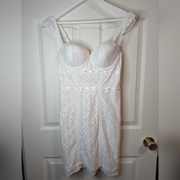 Guess Dresses & Skirts - Guess white corset top lace bodycon dress size 8